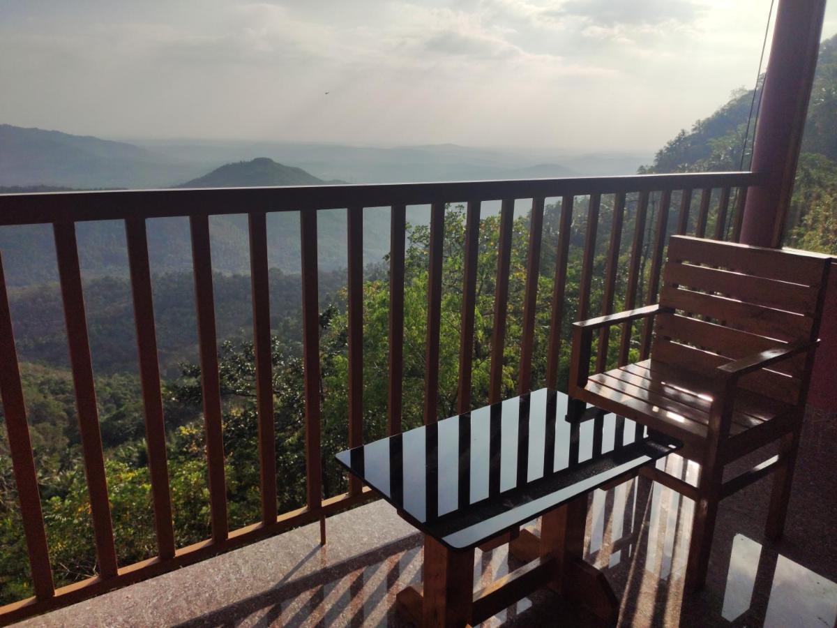 Stone Hills Hotel Kannur Esterno foto