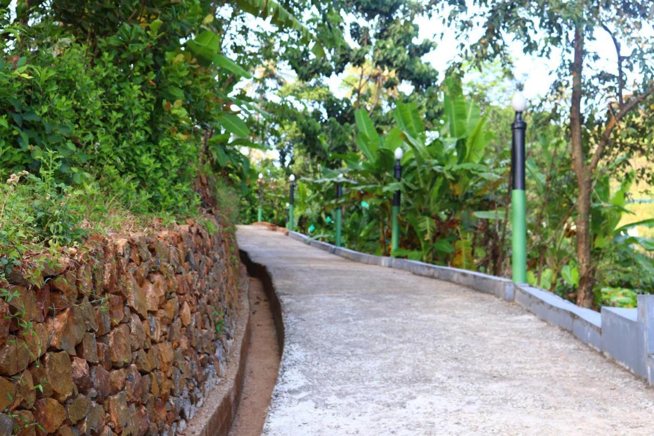Stone Hills Hotel Kannur Esterno foto