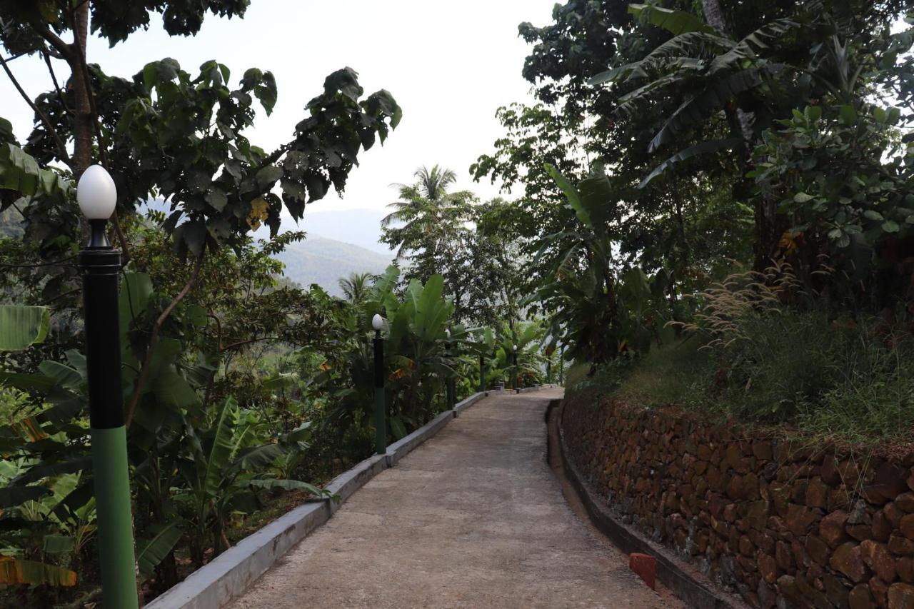 Stone Hills Hotel Kannur Esterno foto