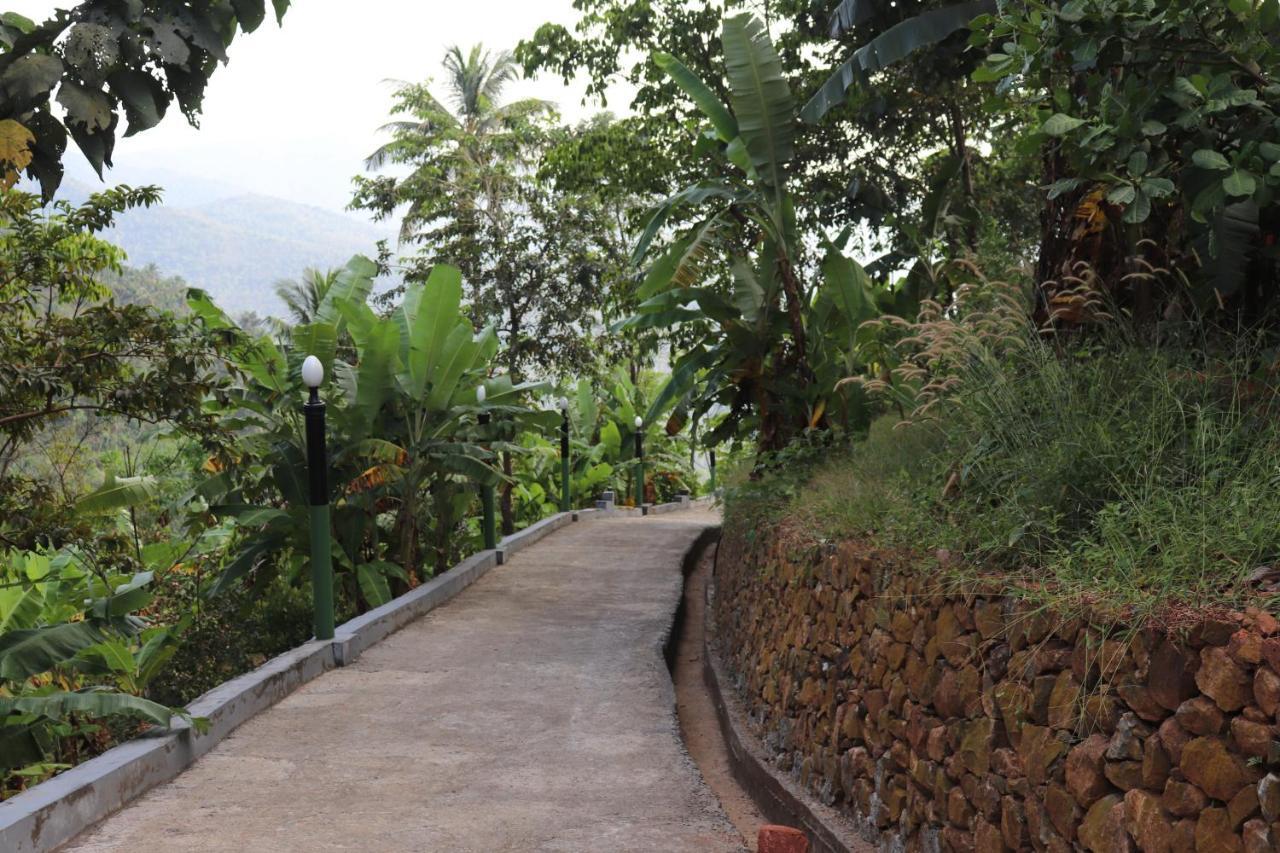 Stone Hills Hotel Kannur Esterno foto