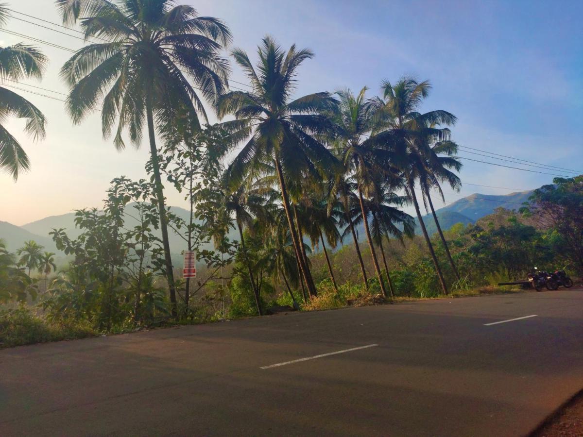 Stone Hills Hotel Kannur Esterno foto