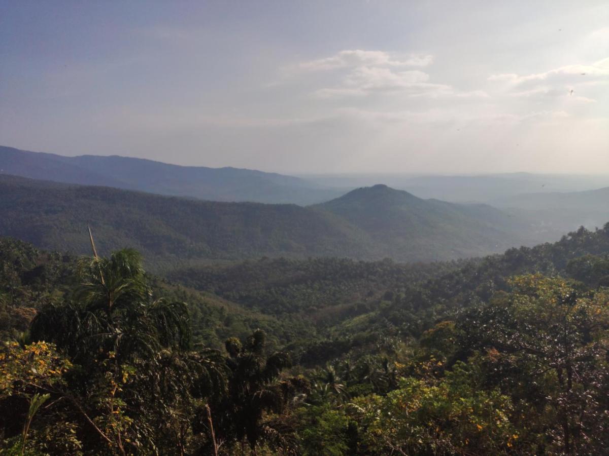 Stone Hills Hotel Kannur Esterno foto
